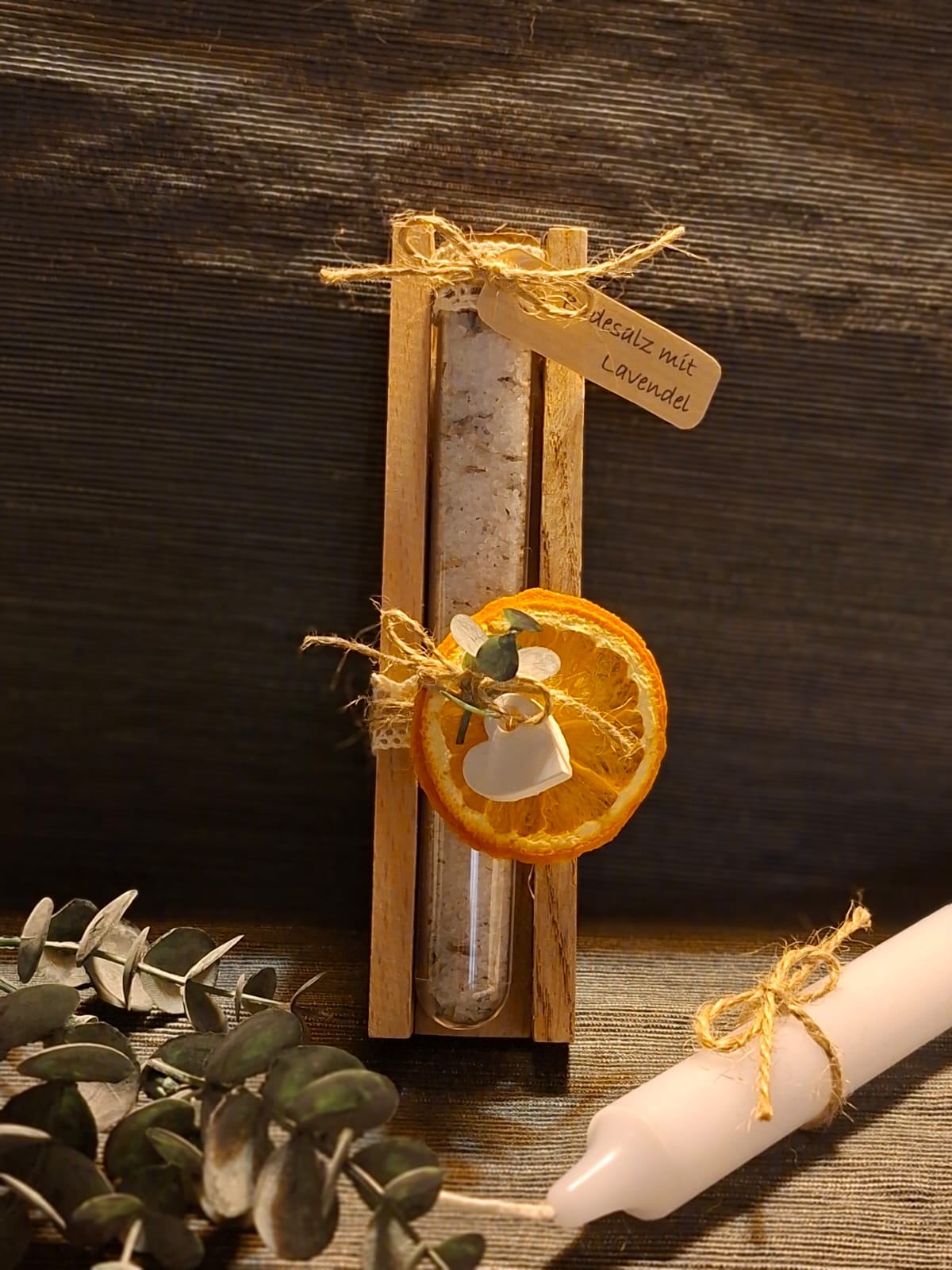 Bild von Präsent - Geschenk - Lavendel-Badesalz im Holz-Gestell